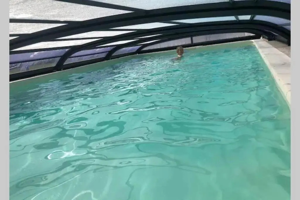 Maison de charme avec piscine couverte et 9000m2