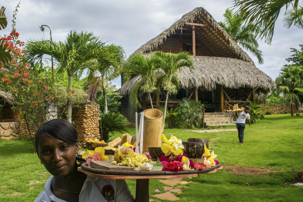 CHALET TROPICAL Hotel & Pool Bar Restaurant