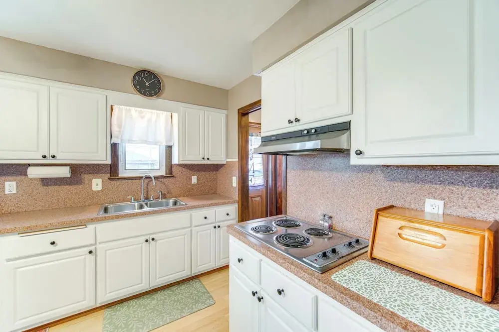 8 Mi to Cleveland: Family Home w/ Fenced Backyard!