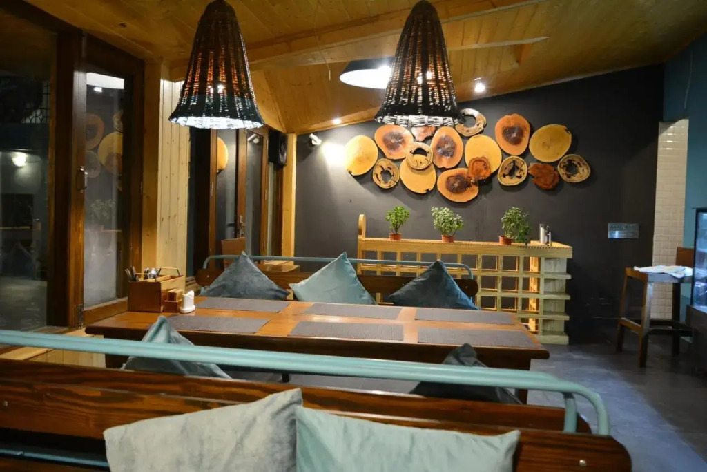 Hotel Neelgiri - Manali Diaries