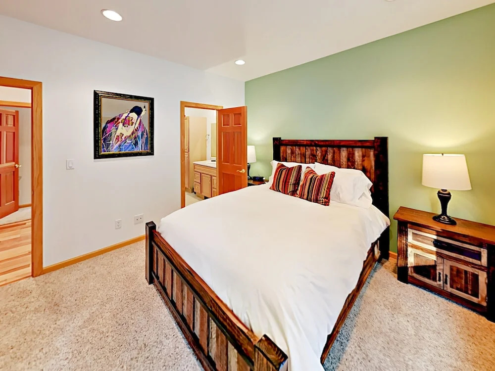 Westlake Village - 3 Br Home