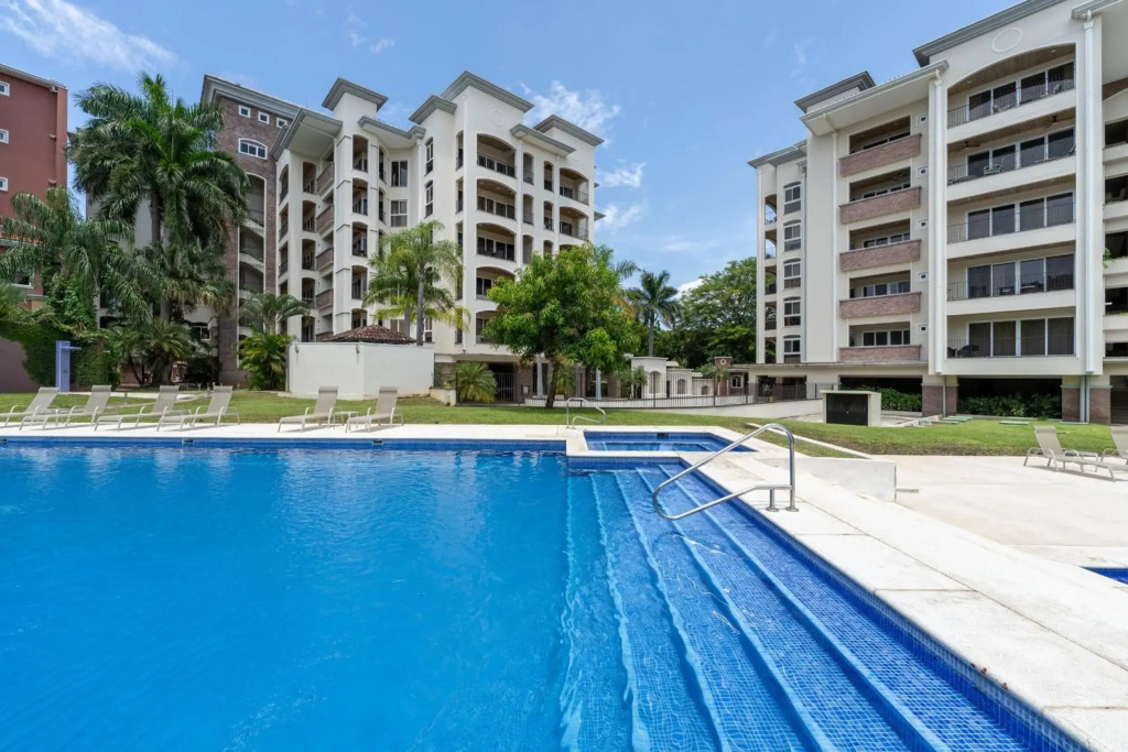 Condo for up to 4 guest in a resort-like community, just steps form the beach