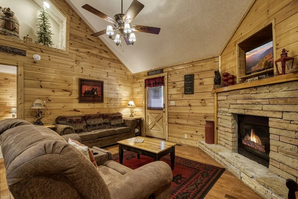 ER306- A Smoky Mountain Dream- Great location- Close to town cabin