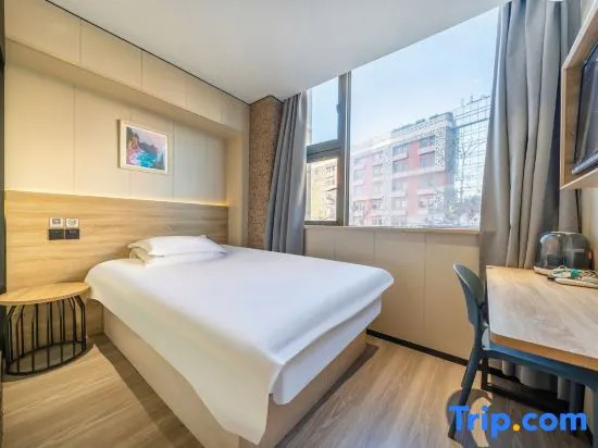 Qingji MINI Hotel (Shanghai South Railway Station South Square Store)
