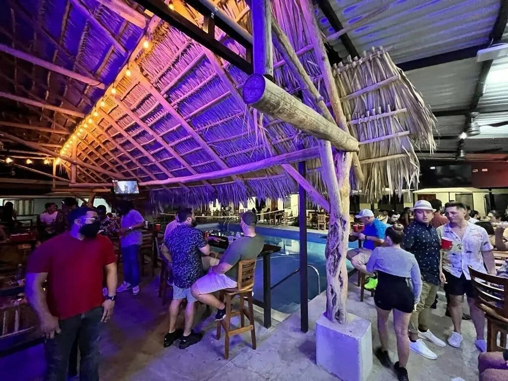 Republik Hotel, Bistro and Disco on Site