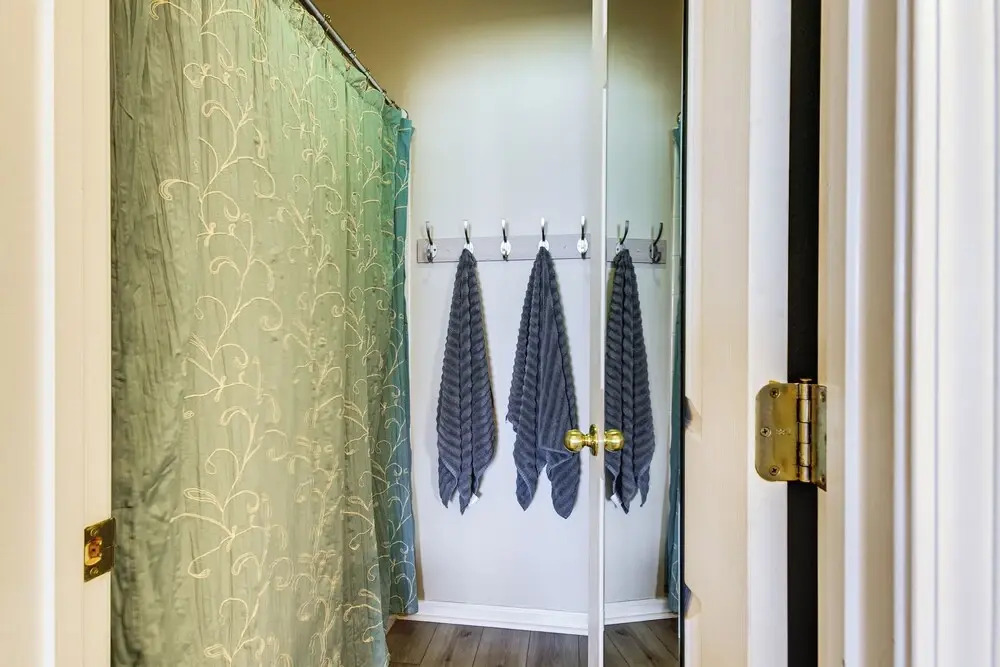 Community Perks! Waterfront Lake Ozark Escape