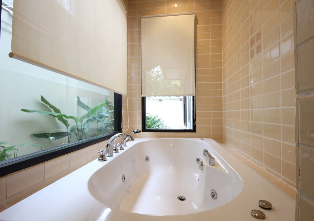 Pao Jin Poon Beach Front Villa