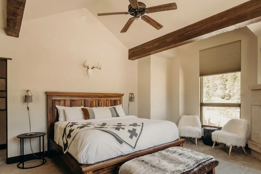 River's Edge 4 Bedroom Home by RedAwning