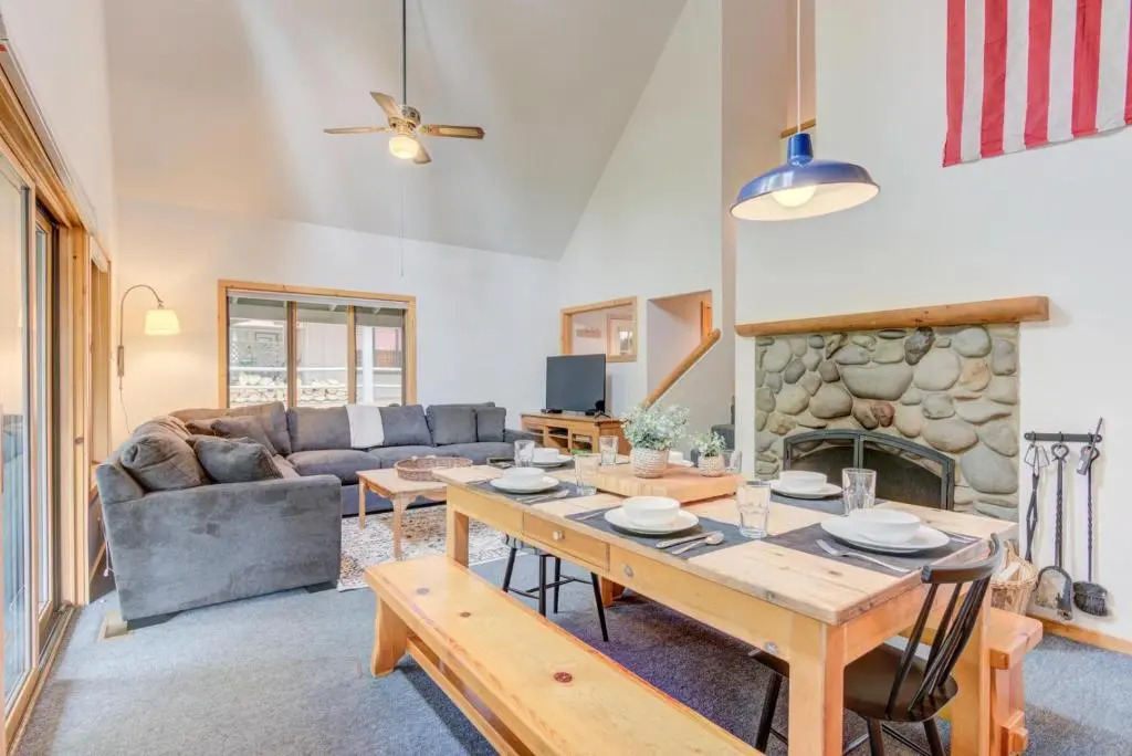 Circle 4 Cabin 2