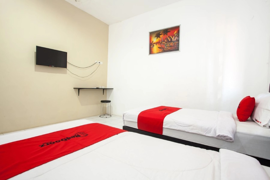 RedDoorz Plus near Galaxy Mall
