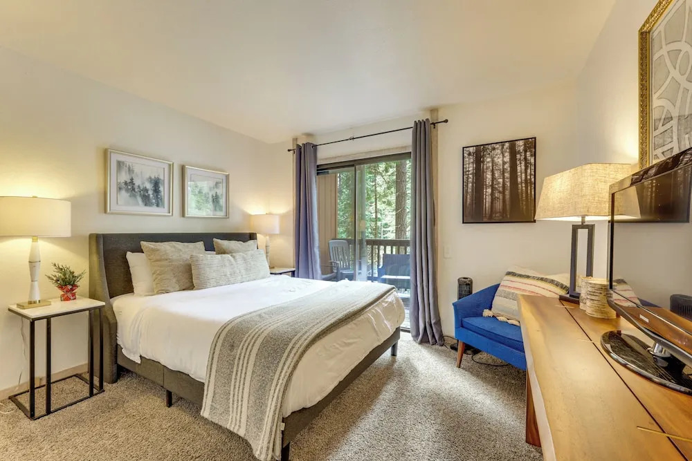2 Mi to Dorabella Cove: Dog-friendly Townhouse