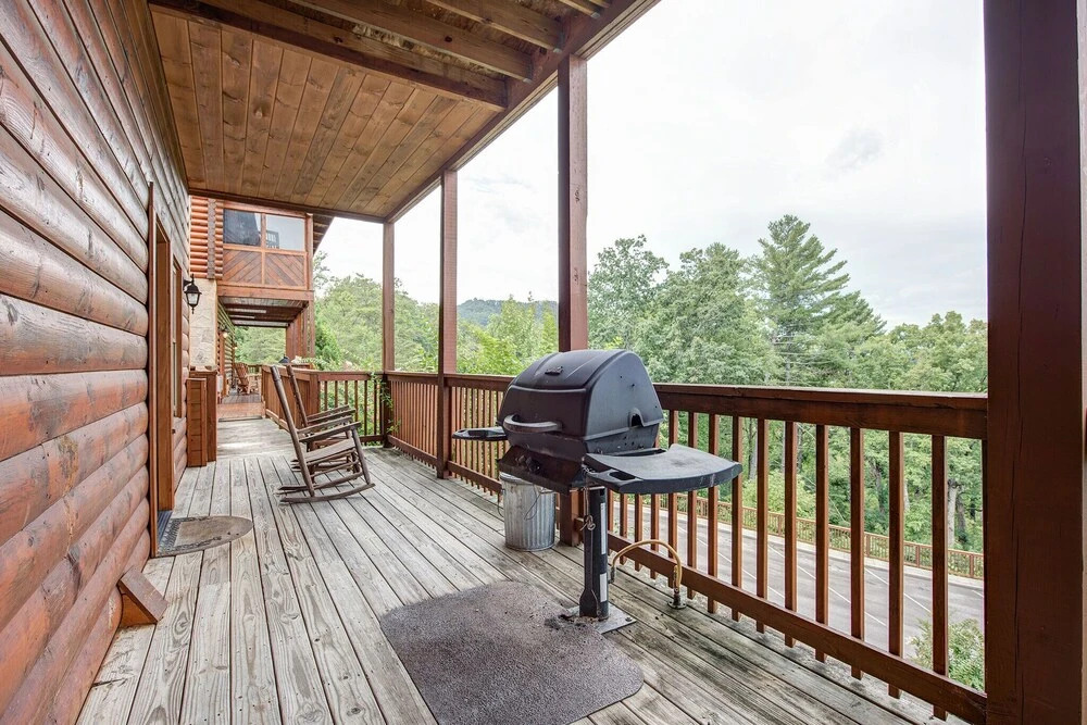 Smokey Bear Haven by Jackson Mountain Rentals