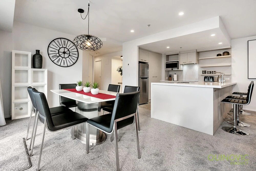 QV Sunny New Apt with Balcony -976