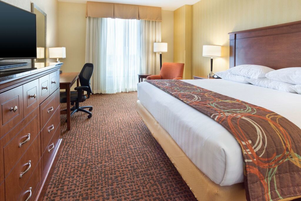 Drury Plaza Hotel Mt Vernon