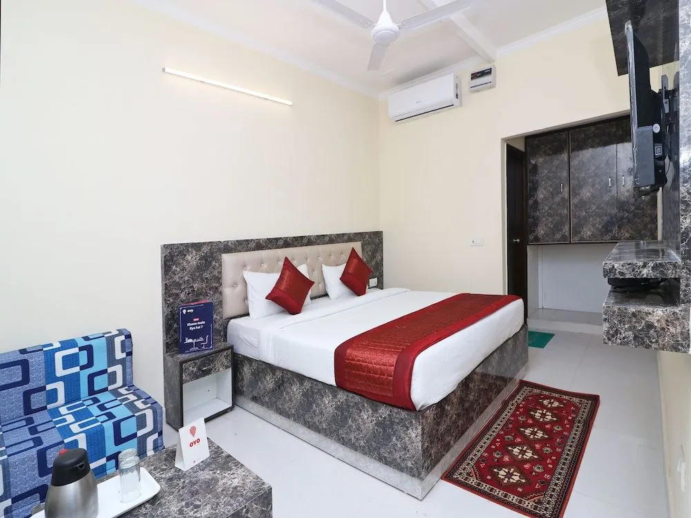 OYO 13658 Hotel Tanish Palace