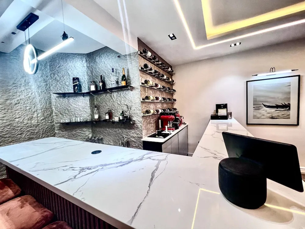 Luxury, Contemporary 4-bed Apartment in Ikoyi