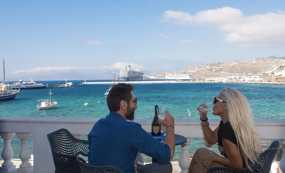 Mykonos Old Harbor Suite