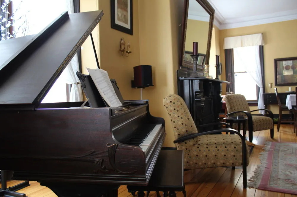 Carriage House Inn