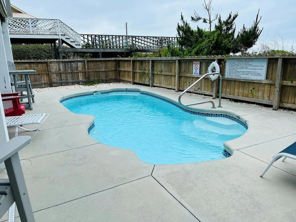 Beach Time 5 Bedroom Home by RedAwning