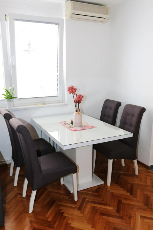 Apartment Dina