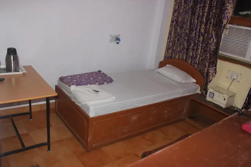 Hotel Kanishka Near Kashi Vishwanath Temple