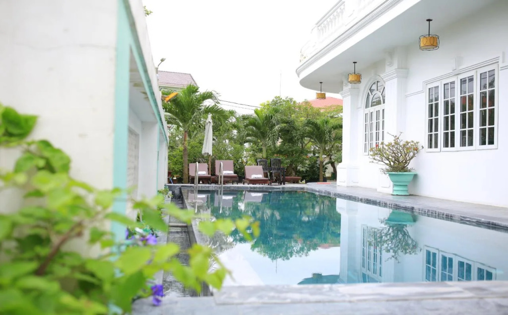 Golden Dragon Hotel