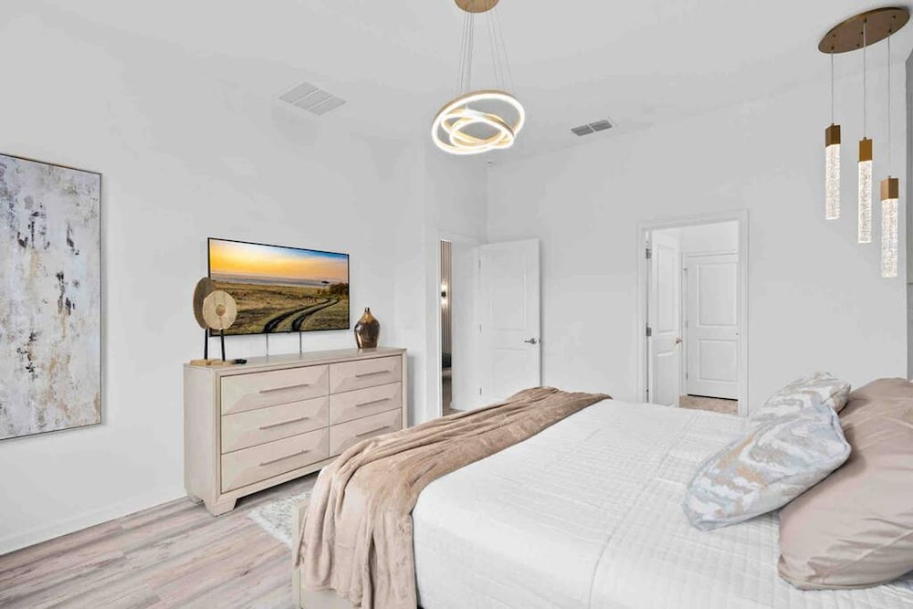Super Ritzy 9BR 9BA Loft Private Pool