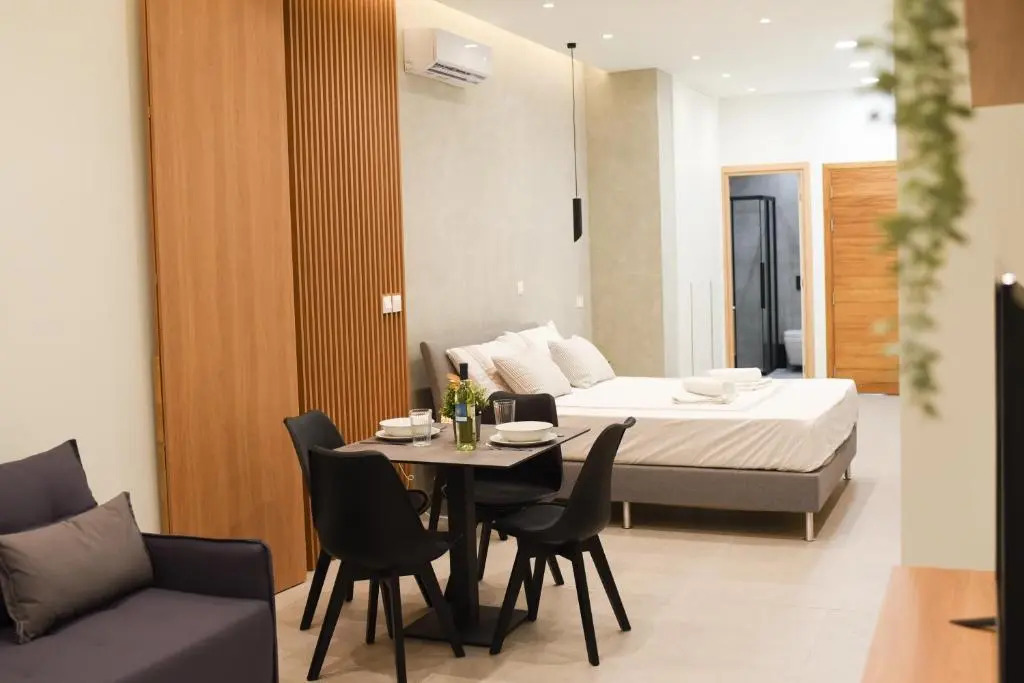 Chrystal Blue Suites Studio Apartment HERMIA