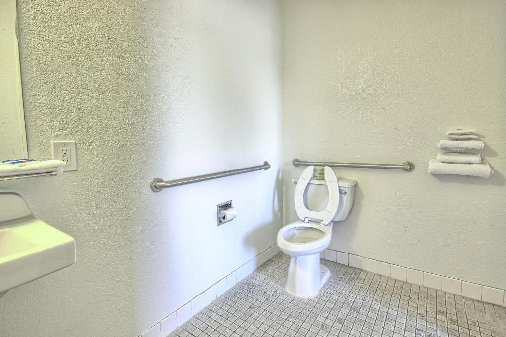 Motel 6 Fresno - Blackstone South