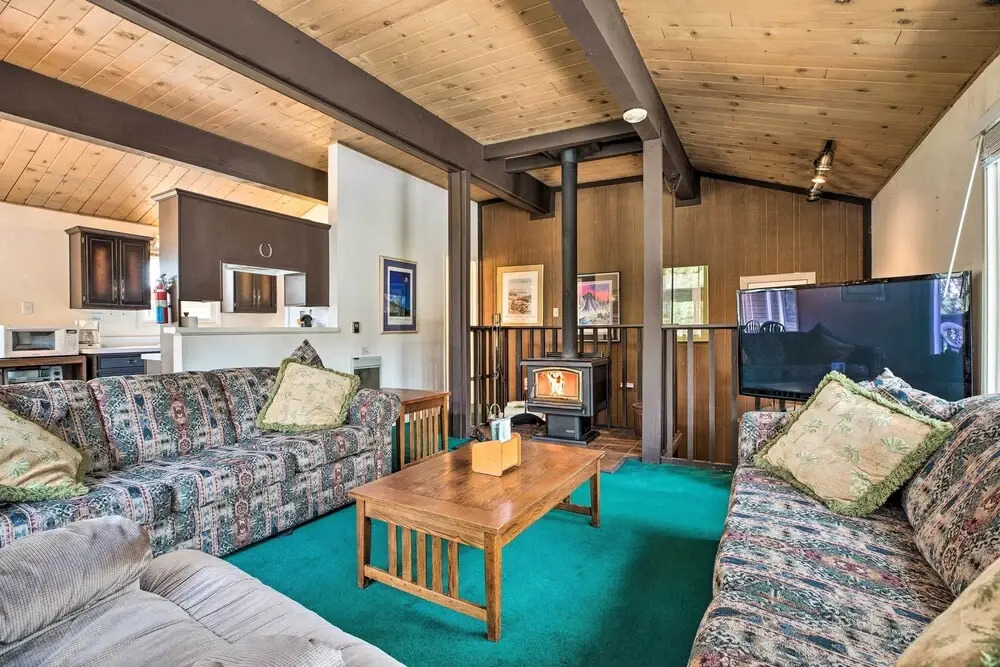 Mammoth Lakes Townhome < 2 Mi to Ski Area!