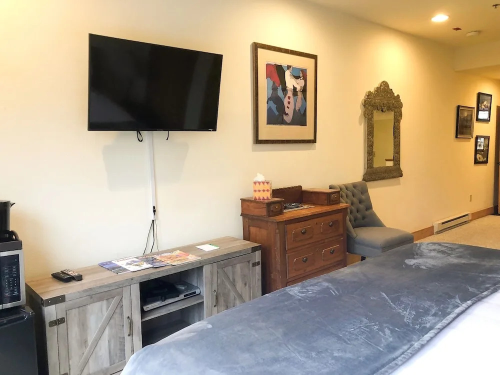 Bear Creek Lodge 209 3 Bedroom Condo by Alpine Lodging Telluride