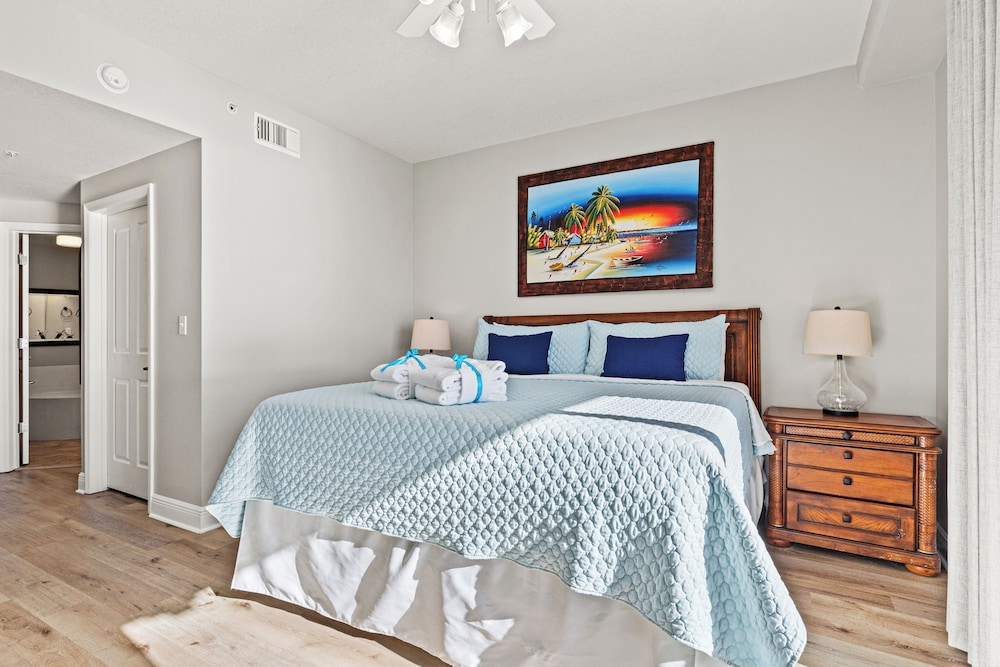 Splash, Relax & Repeat at Dolphin View Retreat! Beachfront! Sleeps 9!