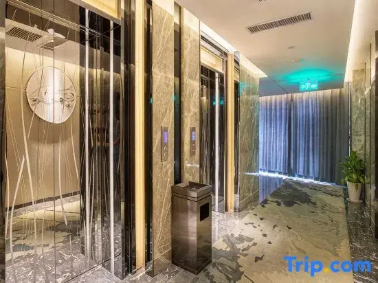 Shiyan Meisheng Holiday Hotel (Shanghai Road University Town)