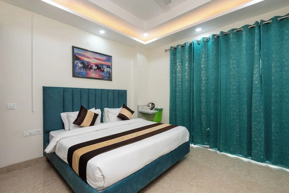 FabHotel Comfort N Stay - Huda City Centre Metro