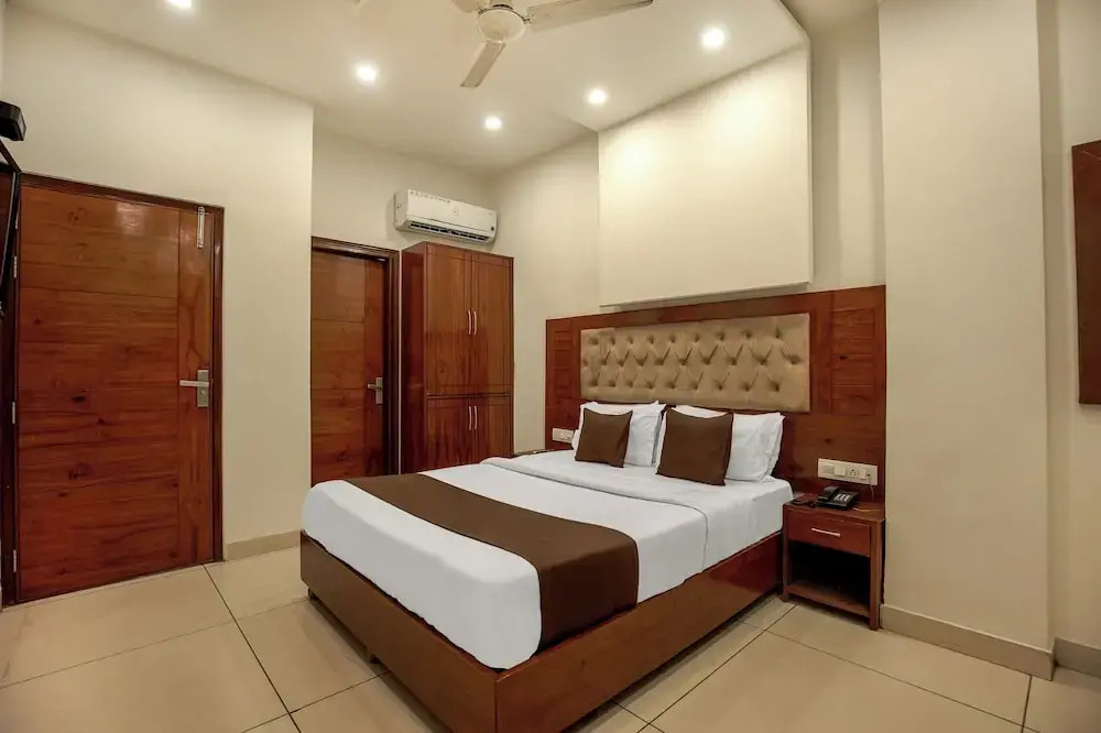 Hotel RK Residency Opposite ISBT Sector 43 Chandigarh