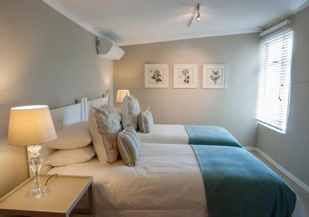 Sneezewood Farm Bed&Breakfast and Self-Catering Cottage