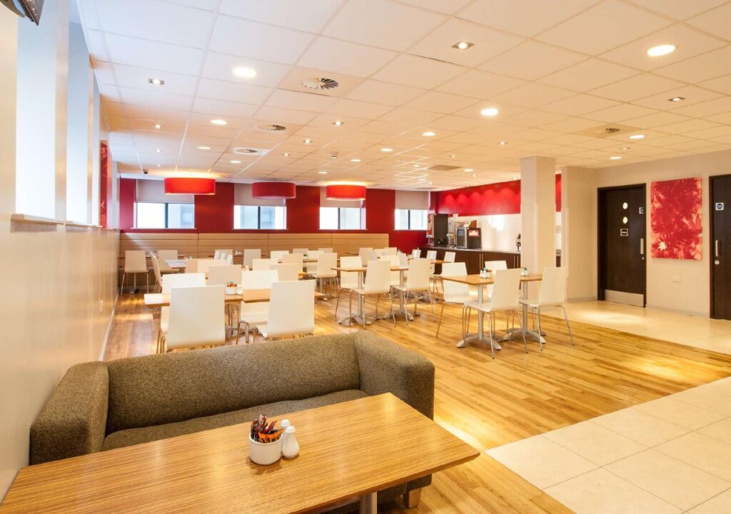 Travelodge Cardiff Central Queen Street