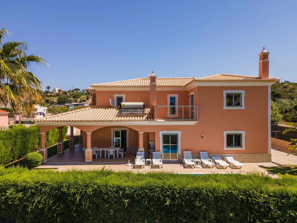 Spacious villa in Albufeira with private pool