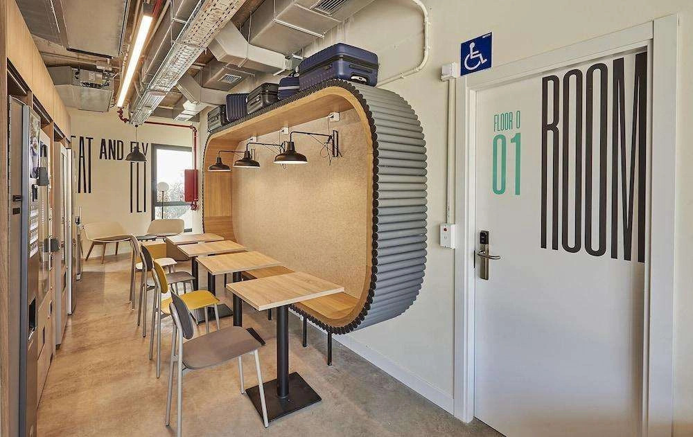 Hostelfly Madrid Airport
