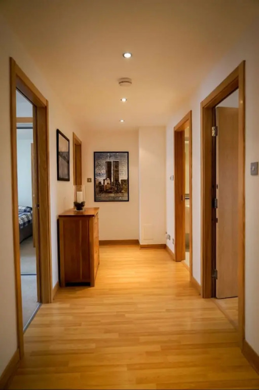 Modern 2 Bedroom Property With Balcony