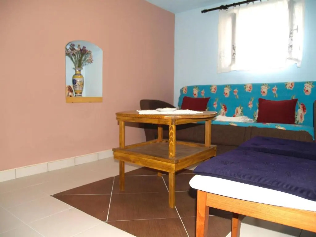 One Bedroom Apartment Alma, Sleeps 4