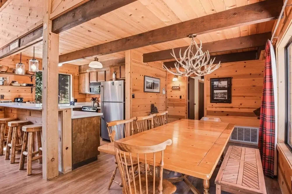 Fireside Chalet - Walk To Beach 4 Bedroom Cabin by Redawning
