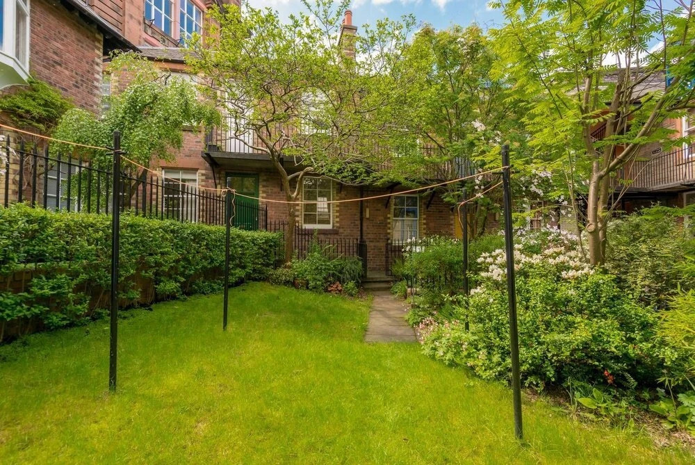 Cute 2 Bedroom Apt With View Of The Castle