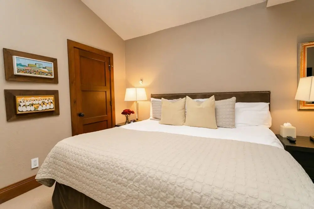 Incredible 2 Story Condo On Ajax