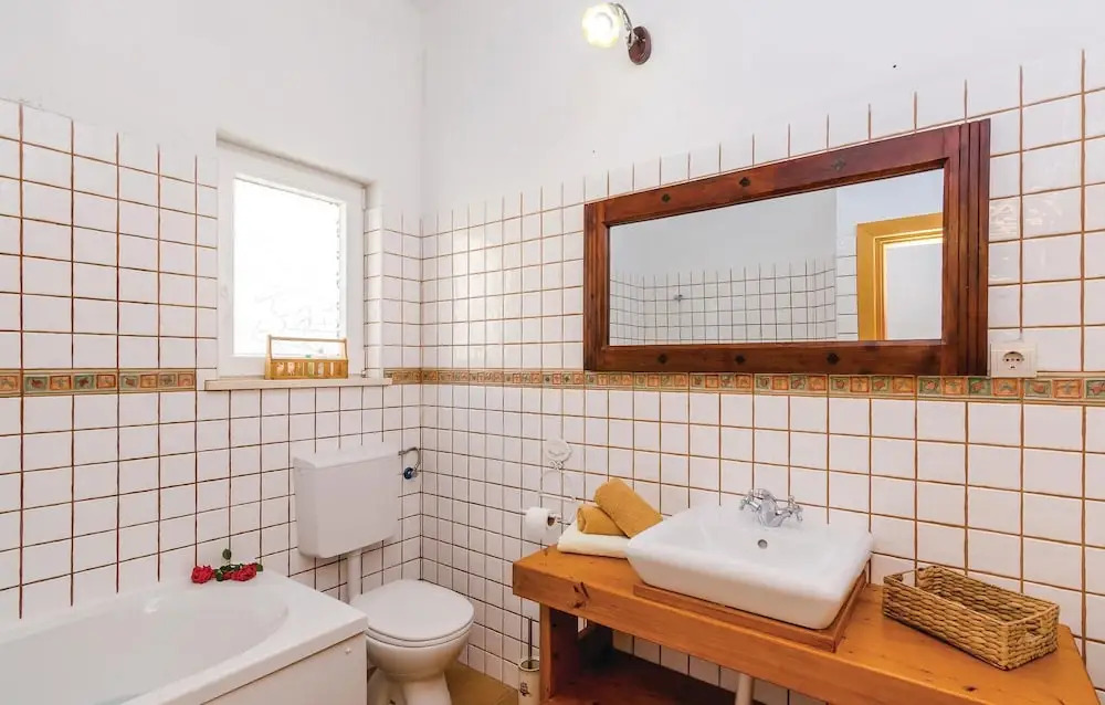 Awesome Home in Drvenik With Wifi and 5 Bedrooms