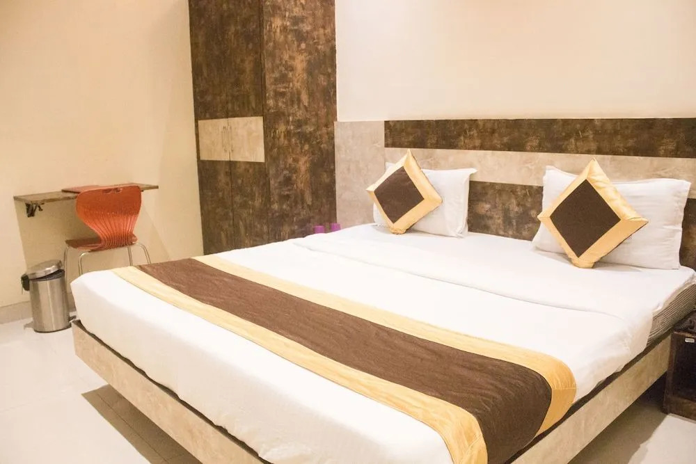 Hotel Embassy Grand