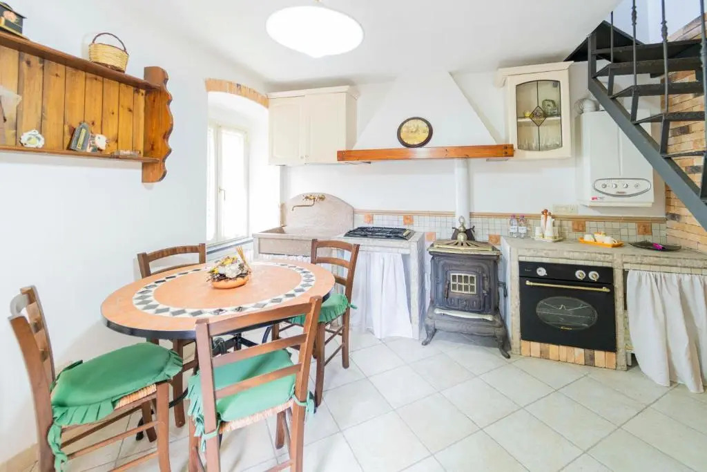 129 - Casa indipendente Velva, 15 km dal mare