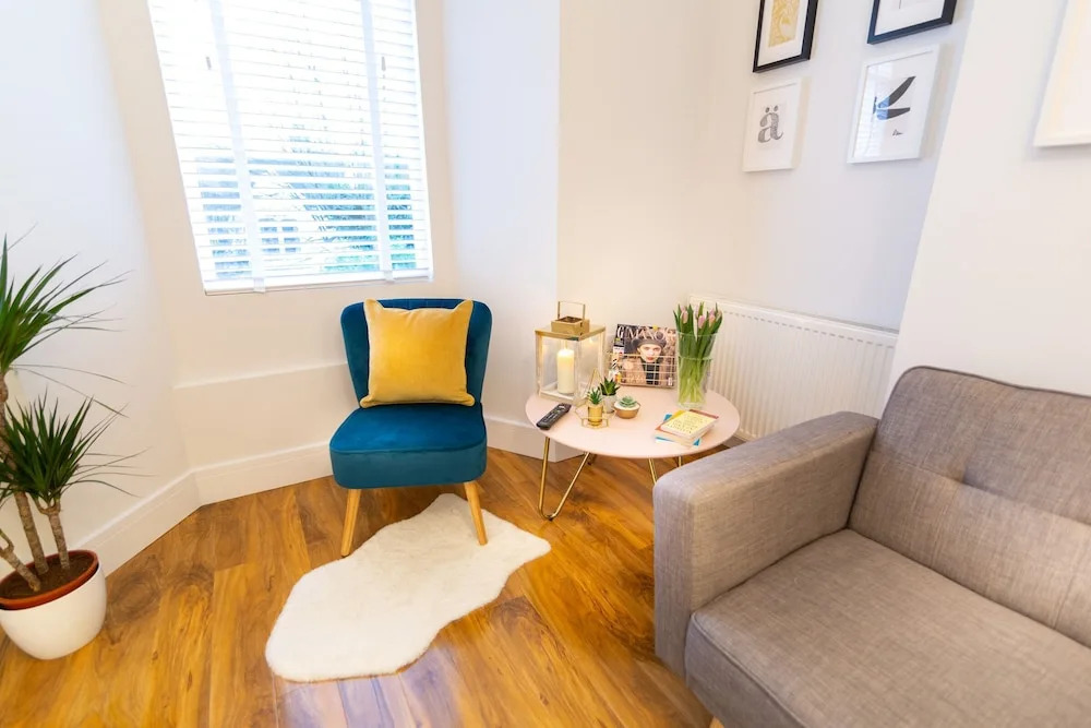 Central Plymouth Apartment By University
