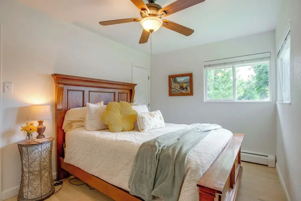 Modern Creekside Home: 9 Mi to Downtown Denver