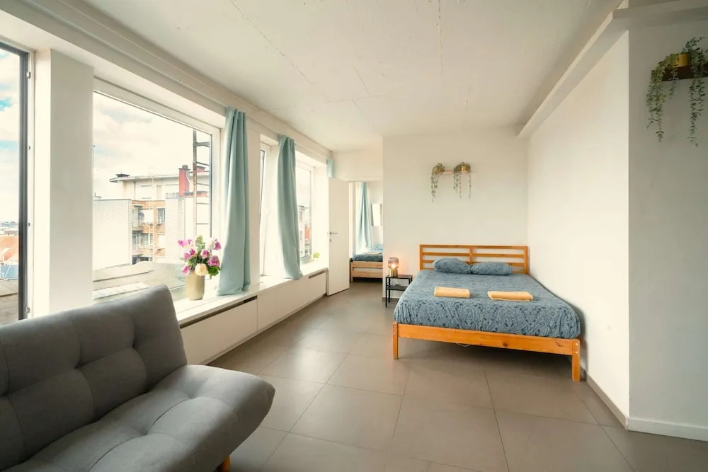 Centrally Located Antwerp Stay for 10